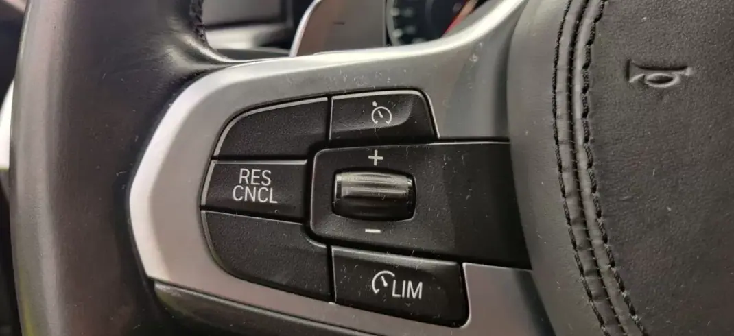 BMW 530e 2019 - 28499 EUR, 113000 km - AUTO.MOTO.pt - 113000km - foto 33 de 51