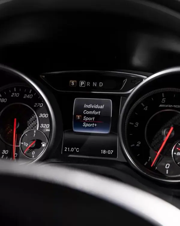 Mercedes-Benz CLA 45 AMG 2017 - 37950 EUR, 85000 km - AUTO.MOTO.pt - 85000km - foto 21 de 37