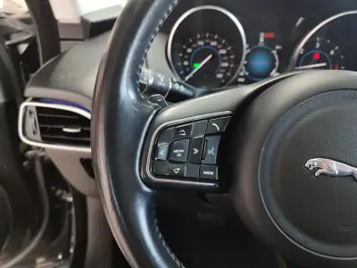 Jaguar F-Pace 2017 - 19750 EUR, 156000 km - AUTO.MOTO.pt - 156000km - foto 33 de 43