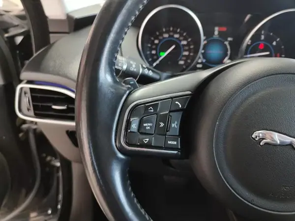 Jaguar F-Pace 2017 - 19750 EUR, 156000 km - AUTO.MOTO.pt - 156000km - foto 33 de 43