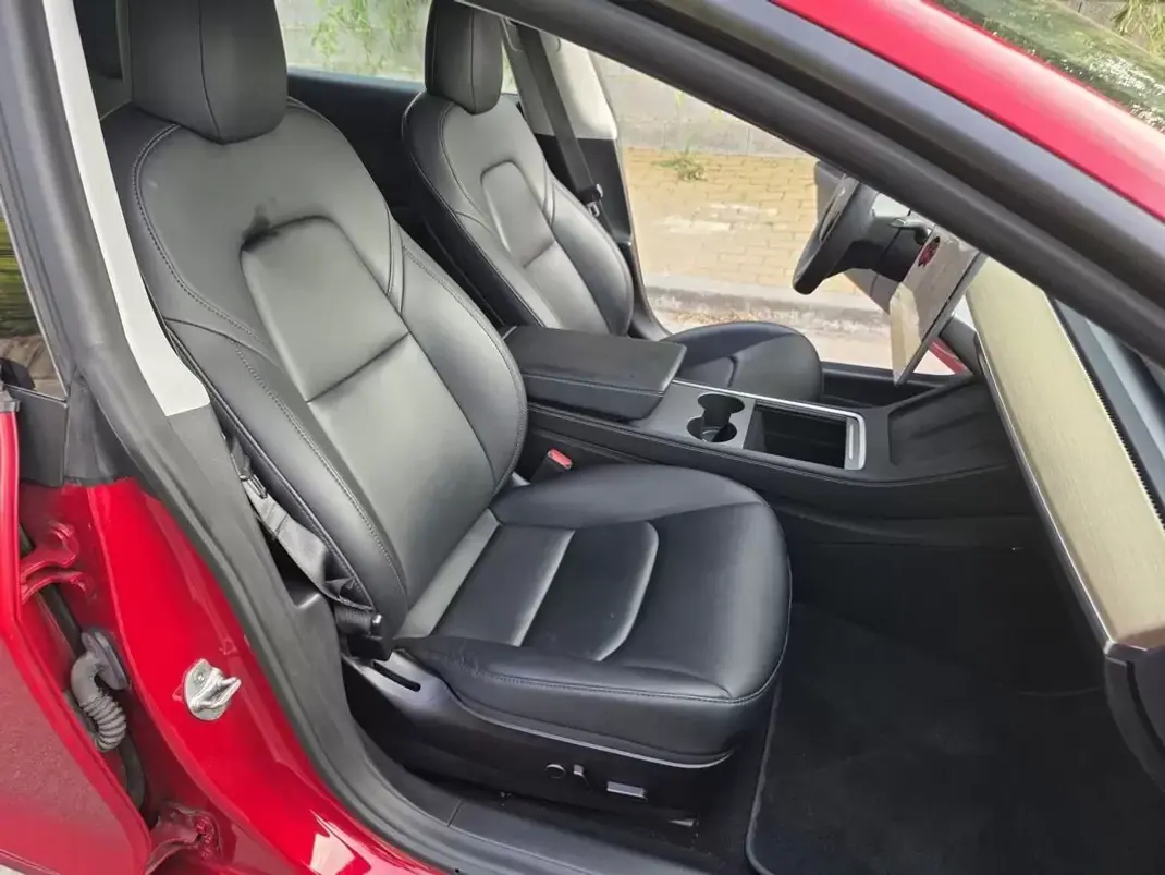 Tesla Model 3 2021 - 27499 EUR, 74631 km - 74631km - foto 16 de 34