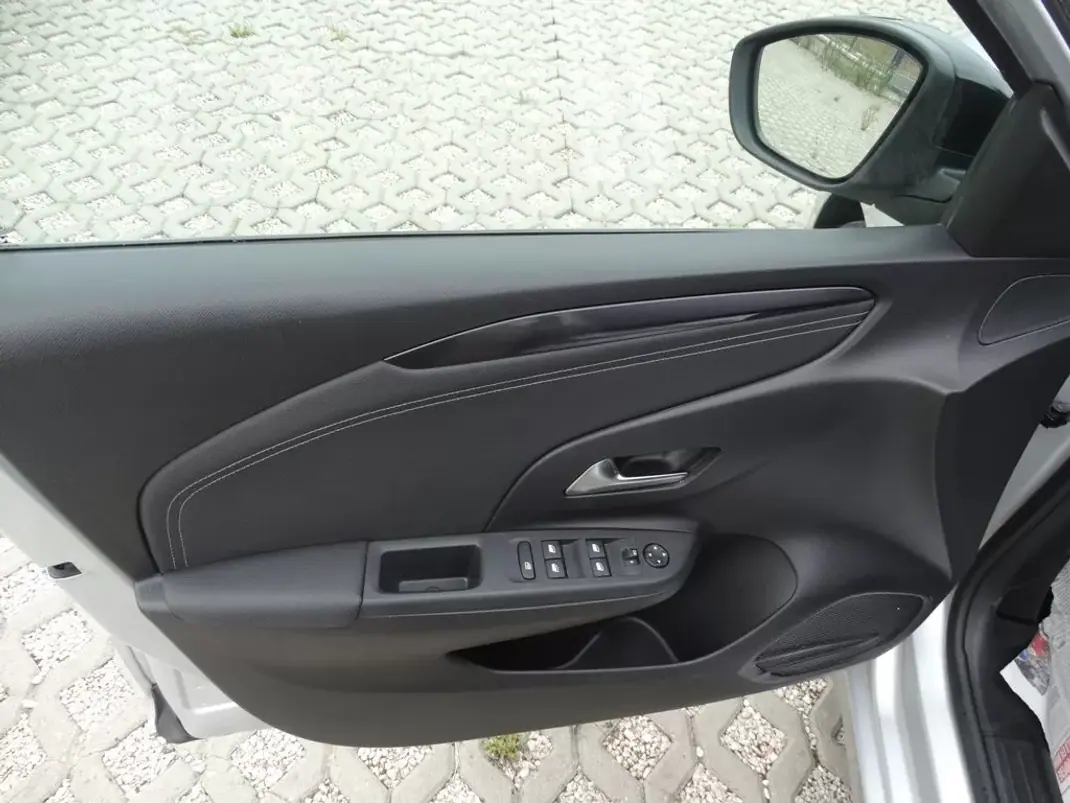 Opel Corsa 2022 - 12390 EUR, 59849 km - 59849km - foto 9 de 24
