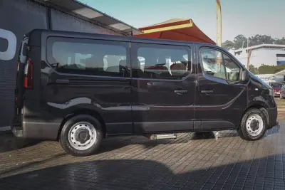 Renault Trafic 2017 - 21750 EUR, 201400 km - AUTO.MOTO.pt - 201400km - foto 4 de 12
