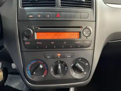 Fiat PUNTO 2008 - 2999 EUR, 233000 km - AUTO.MOTO.pt - 233000km - foto 33 de 36