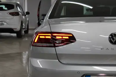 Volkswagen Passat 2021 - 21900 EUR, 22076 km - AUTO.MOTO.pt - 22076km - foto 7 de 44
