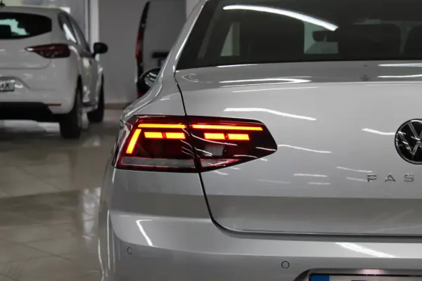 Volkswagen Passat 2021 - 21900 EUR, 22076 km - AUTO.MOTO.pt - 22076km - foto 7 de 44