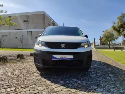 Peugeot Partner 1.5 BlueHDi Pro Standard 2021 - 13990 EUR, 113662 km - AUTO.MOTO.pt - 113662km - foto 2 de 10