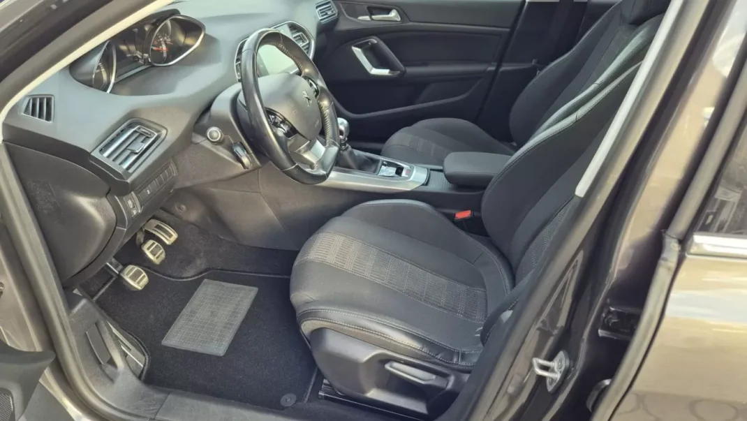 Peugeot 308 SW 2017 - 15900 EUR, 133694 km - AUTO.MOTO.pt - 133694km - foto 2 de 17