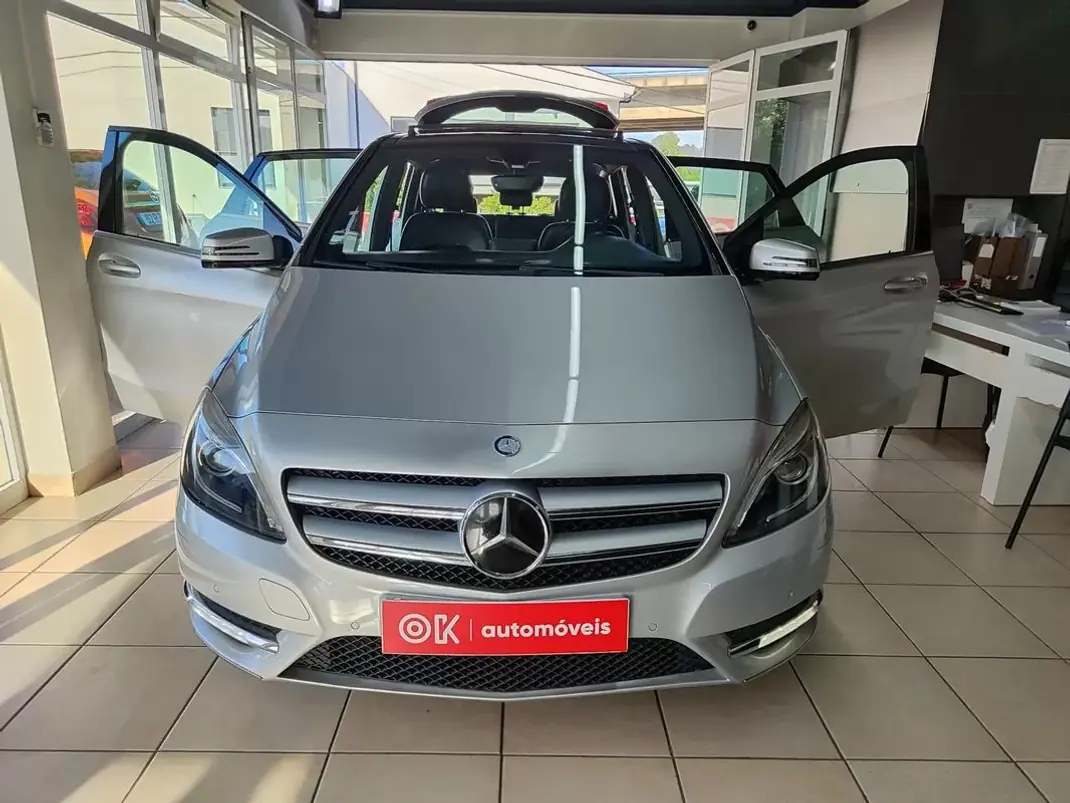 Mercedes-Benz B 180 2012 - 10950 EUR, 220000 km - AUTO.MOTO.pt - 220000km - foto 20 de 32