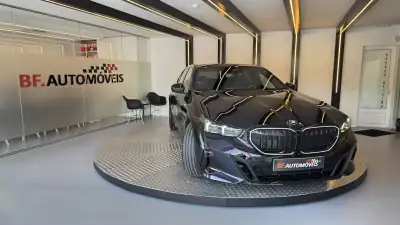 BMW 530e 2024 - 58900 EUR, 81874 km - AUTO.MOTO.pt - 81874km - foto 11 de 60