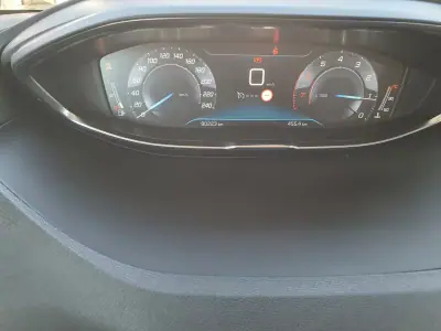 Peugeot 3008 2019 - 17 EUR, 80000 km - AUTO.MOTO.pt - 80000km - foto 22 de 26