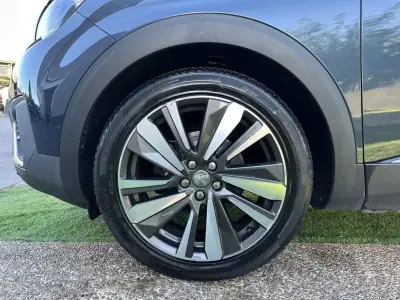 Peugeot 5008 2018 - 14900 EUR, 220000 km - AUTO.MOTO.pt - 220000km - foto 19 de 60