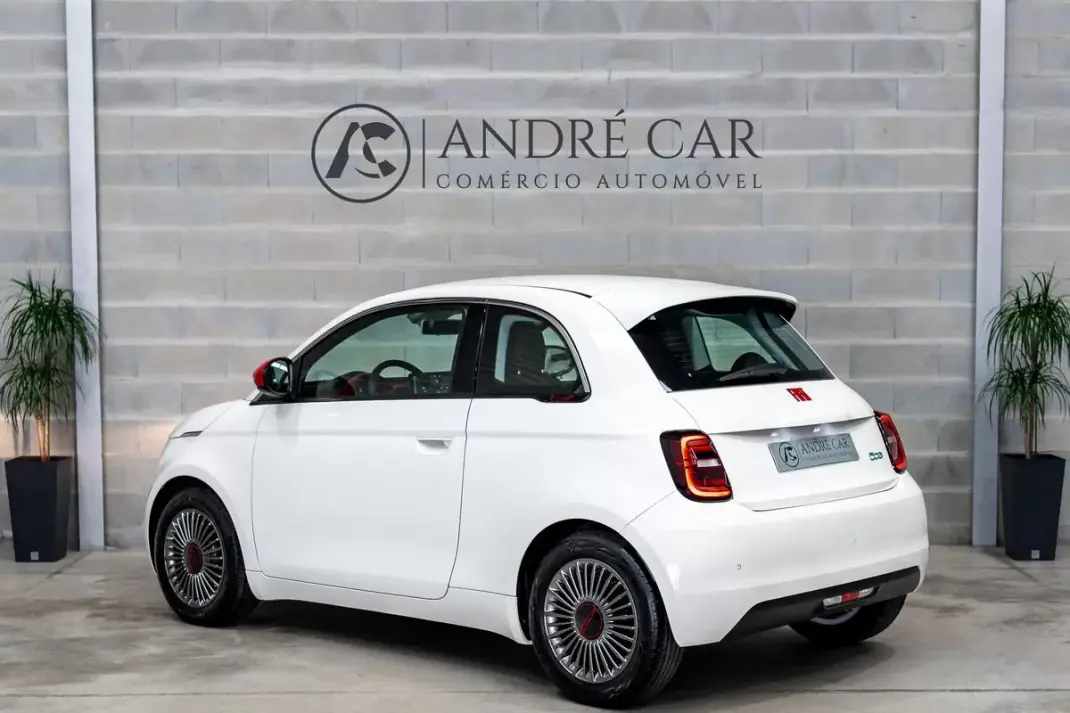 Fiat 500e 2022 - 13950 EUR, 16970 km - AUTO.MOTO.pt - 16970km - foto 7 de 47