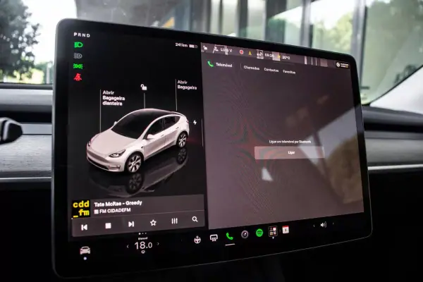 Tesla Model Y 2023 - 37900 EUR, 74250 km - AUTO.MOTO.pt - 74250km - foto 33 de 40