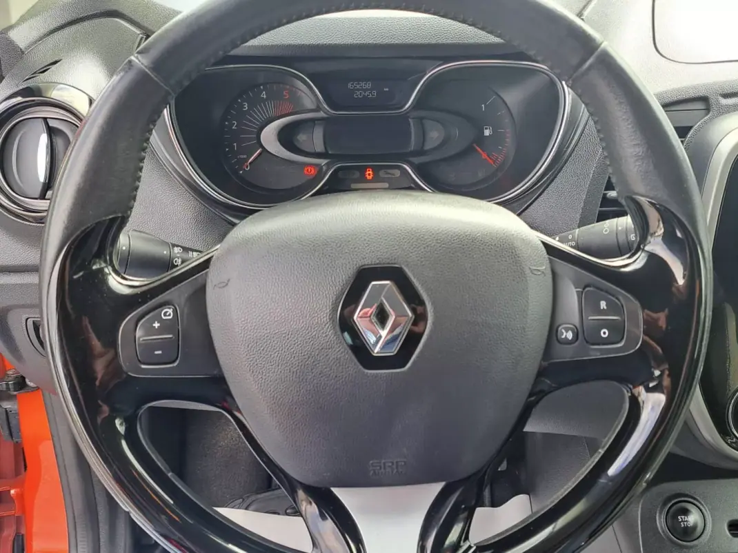 Renault Captur 2016 - 11450 EUR, 165268 km - AUTO.MOTO.pt - 165268km - foto 27 de 41