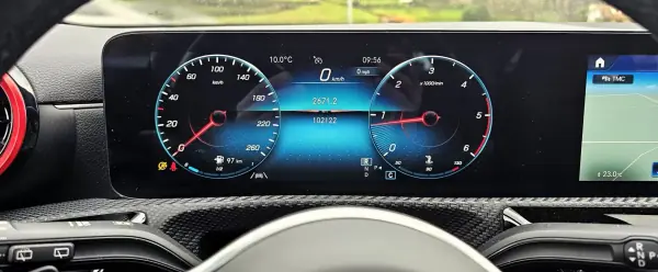 Mercedes-Benz CLA 180 2021 - 28999 EUR, 100000 km - AUTO.MOTO.pt - 100000km - foto 12 de 32
