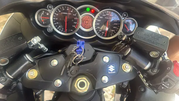 Suzuki Hayabusa 1340 2009 - 10900 EUR, 40000 km - AUTO.MOTO.pt - 40000km - foto 8 de 10