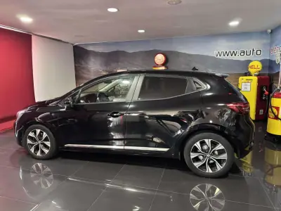 Renault Clio 2023 - 15500 EUR, 136000 km - AUTO.MOTO.pt - 136000km - foto 3 de 17