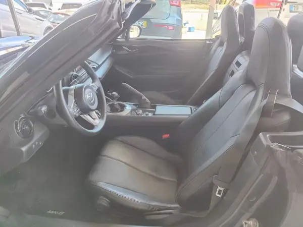 Mazda MX-5 2017 - 23500 EUR, 67000 km - AUTO.MOTO.pt - 67000km - foto 11 de 34