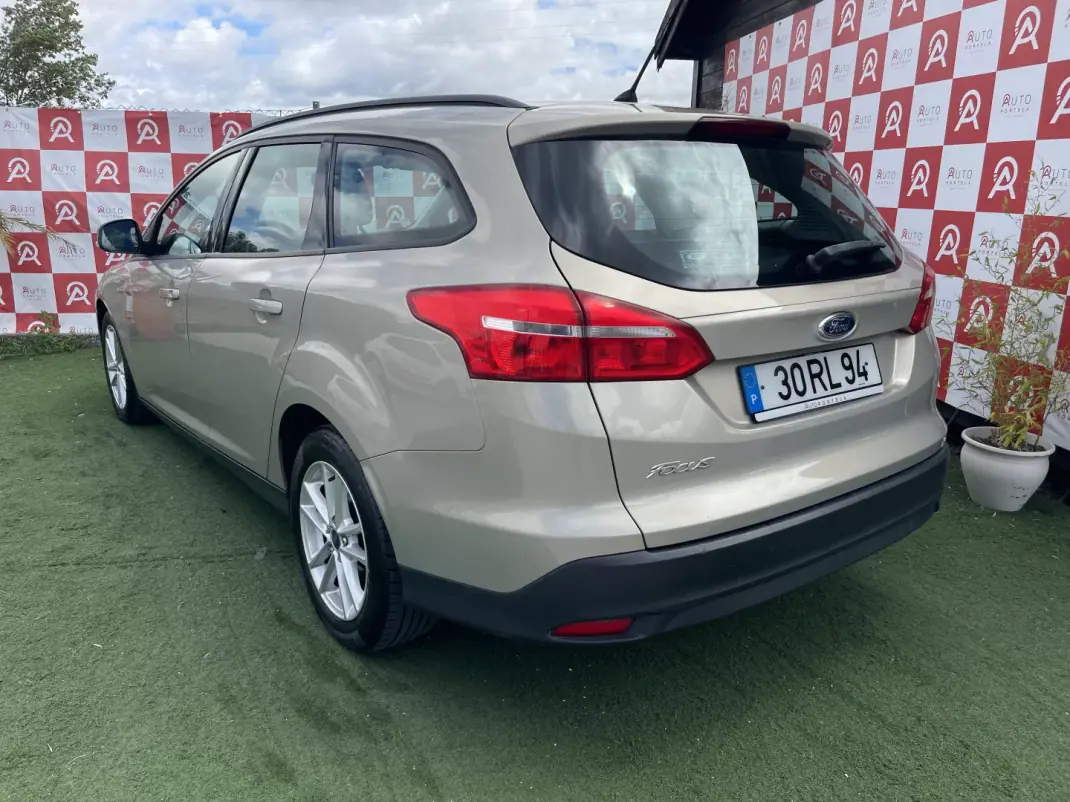 Ford Focus SW 2016 - 10490 EUR, 154200 km - AUTO.MOTO.pt - 154200km - foto 4 de 20