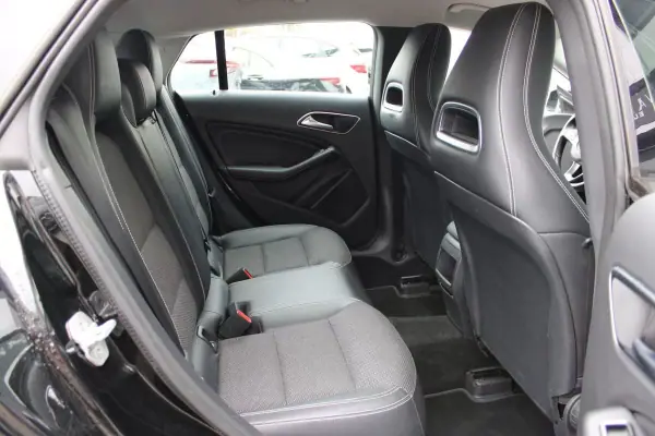 Mercedes-Benz CLA 180 2016 - 15990 EUR, 215975 km - AUTO.MOTO.pt - 215975km - foto 4 de 18