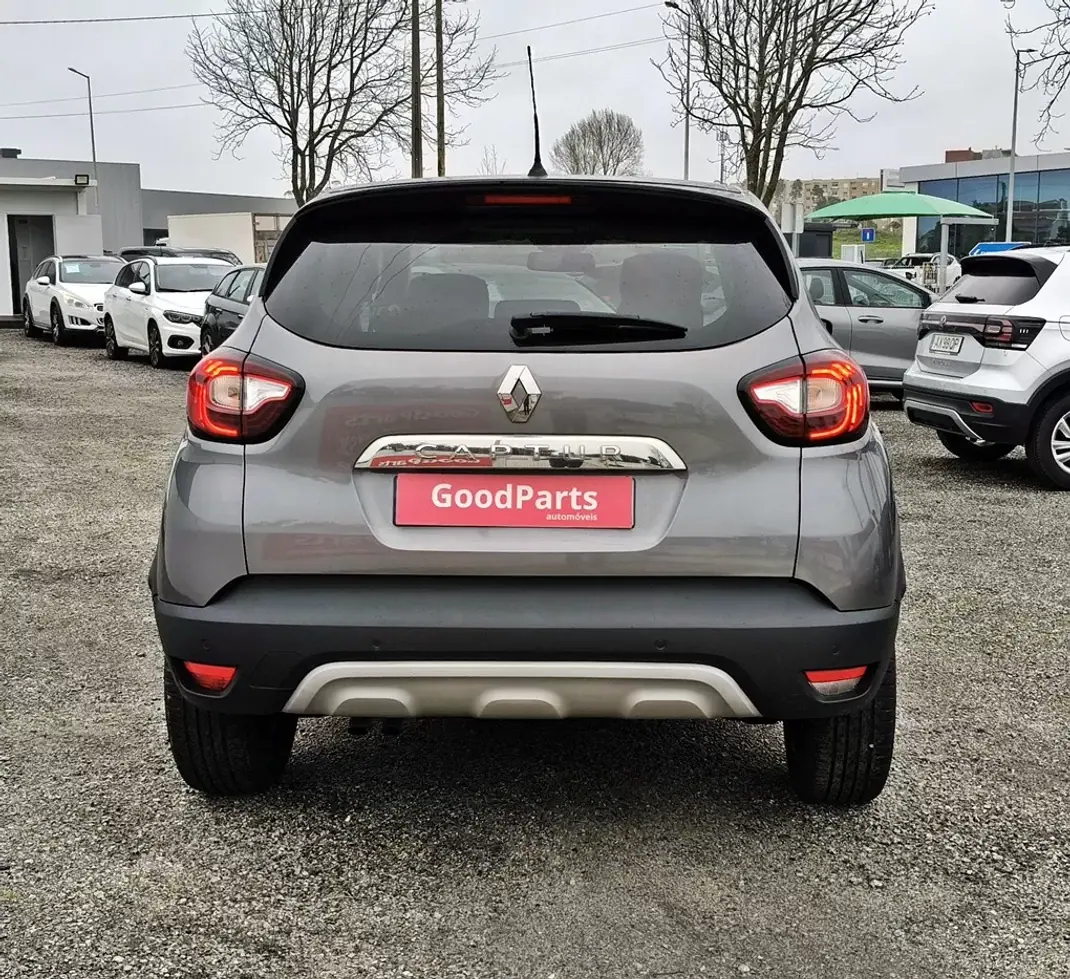 Renault Captur 2019 - 16900 EUR, 55740 km - AUTO.MOTO.pt - 55740km - foto 6 de 26