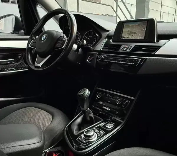 BMW 216 Active Tourer 2015 - 12750 EUR, 196513 km - AUTO.MOTO.pt - 196513km - foto 21 de 25