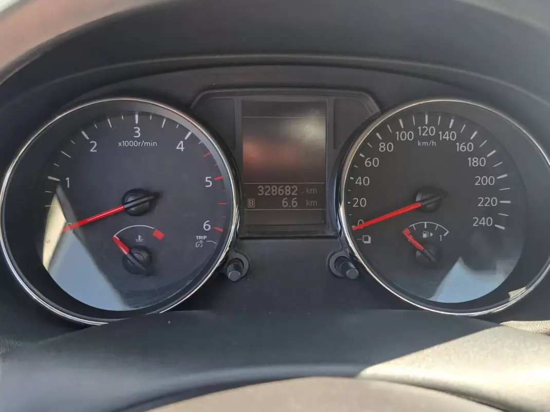 Nissan Qashqai 2010 - 7950 EUR, 328682 km - 328682km - foto 26 de 42
