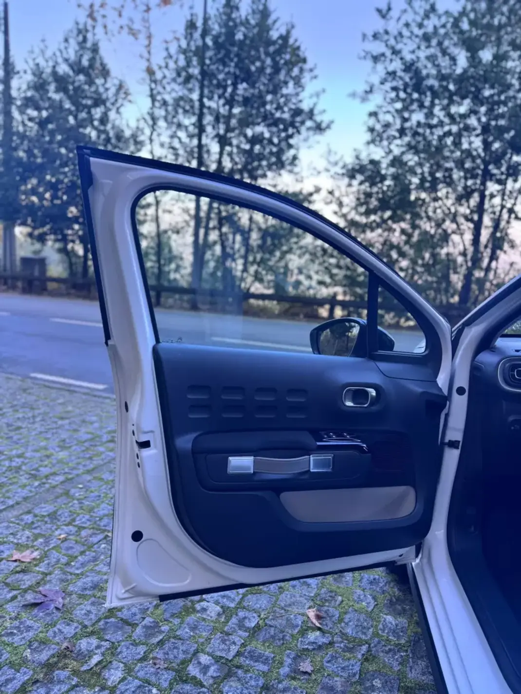 Citroën C3 2022 - 15500 EUR, 10824 km - AUTO.MOTO.pt - 10824km - foto 4 de 19