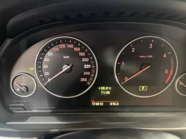 BMW 520 2010 - 15999 EUR, 174000 km - AUTO.MOTO.pt - 174000km - foto 39 de 51
