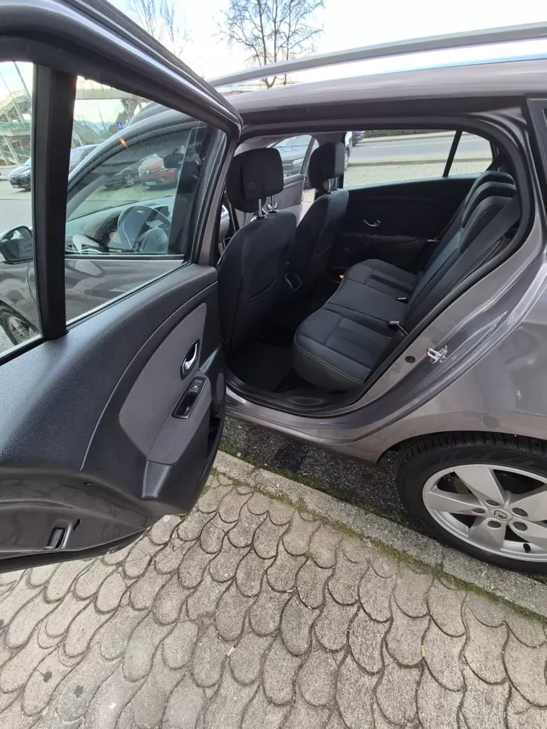 Renault Mégane 2010 - 9950 EUR, 148000 km - AUTO.MOTO.pt - 148000km - foto 15 de 26