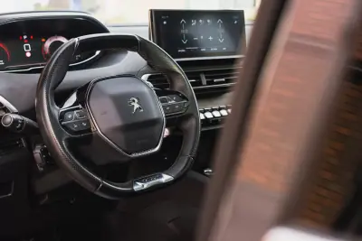 Peugeot 5008 2021 - 24000 EUR, 128300 km - AUTO.MOTO.pt - 128300km - foto 8 de 23