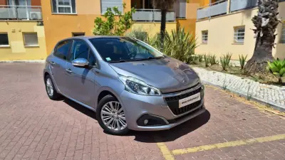 Peugeot 208 2019 - 9980 EUR, 50000 km - AUTO.MOTO.pt - 50000km - foto 11 de 14