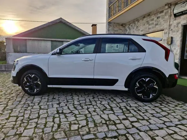Kia Niro EV 2024 - 33500 EUR, 1700 km - AUTO.MOTO.pt - 1700km - foto 8 de 48