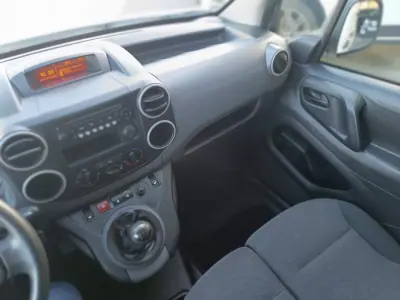 Citroën BERLINGO 3 LUGARES 2017 - 9000 EUR, 220000 km - AUTO.MOTO.pt - 220000km - foto 16 de 30