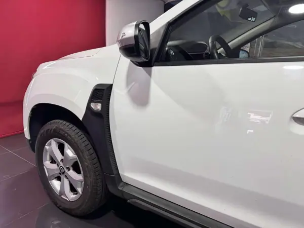 Dacia Duster 2019 - 14500 EUR, 114000 km - AUTO.MOTO.pt - 114000km - foto 9 de 17