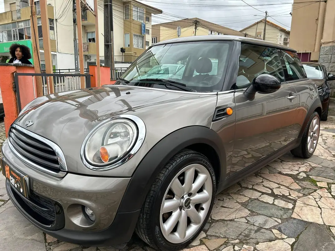 MINI One 2011 - 8700 EUR, 220000 km - AUTO.MOTO.pt - 220000km - foto 7 de 31