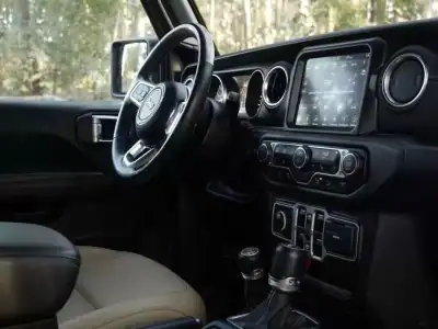 Jeep Wrangler Unlimited 2019 - 62900 EUR, 123841 km - AUTO.MOTO.pt - 123841km - foto 8 de 15