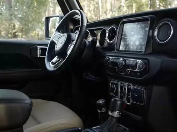 Jeep Wrangler Unlimited 2019 - 62900 EUR, 123841 km - AUTO.MOTO.pt - 123841km - foto 8 de 15