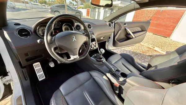 Peugeot RCZ 2015 - 16990 EUR, 144034 km - AUTO.MOTO.pt - 144034km - foto 22 de 64