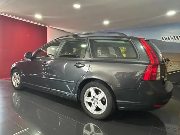 Volvo V50 2010 - 7500 EUR, 228247 km - AUTO.MOTO.pt - 228247km - foto 4 de 18