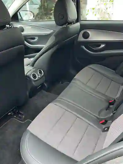 Mercedes-Benz E 220 2020 - 25900 EUR, 197500 km - AUTO.MOTO.pt - 197500km - foto 6 de 15