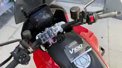 Moto Guzzi V100 Mandello 2022 - 10000 EUR, 7500 km - foto 4 de 6