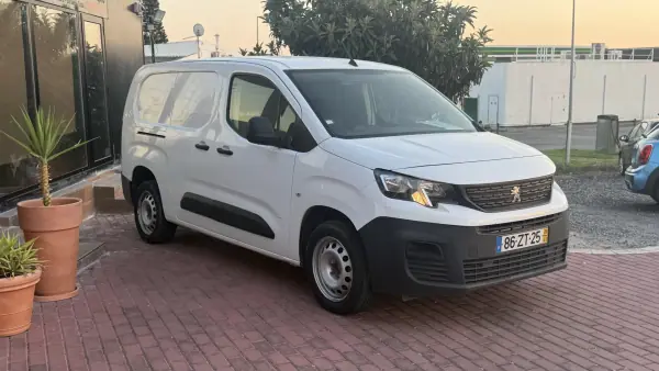 Peugeot Partner 2020 - 12990 EUR, 130000 km - AUTO.MOTO.pt - 130000km - foto 11 de 23