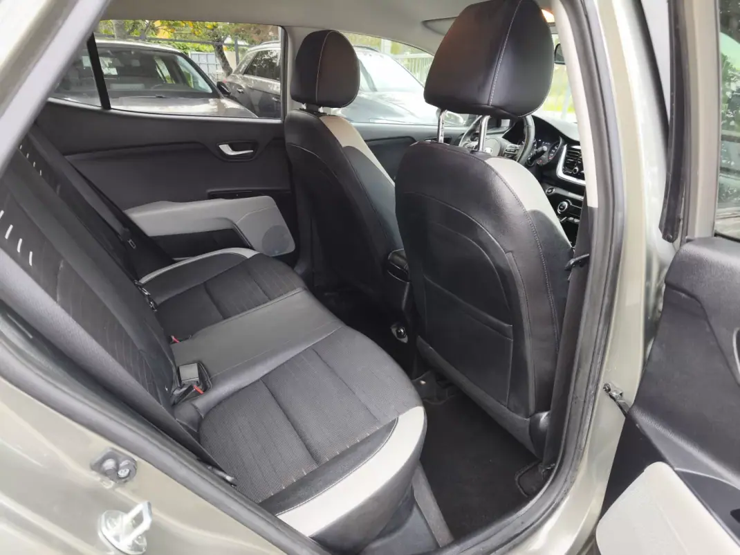 Kia Stonic 2019 - 15900 EUR, 32000 km - AUTO.MOTO.pt - 32000km - foto 9 de 15