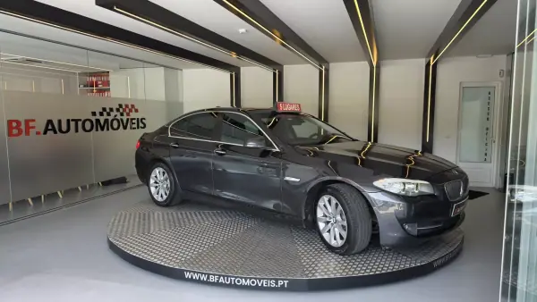 BMW 520 2011 - 10900 EUR, 370543 km - AUTO.MOTO.pt - 370543km - foto 5 de 54