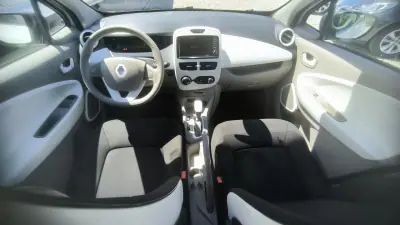 Renault Zoe 2017 - 8950 EUR, 117586 km - AUTO.MOTO.pt - 117586km - foto 8 de 8