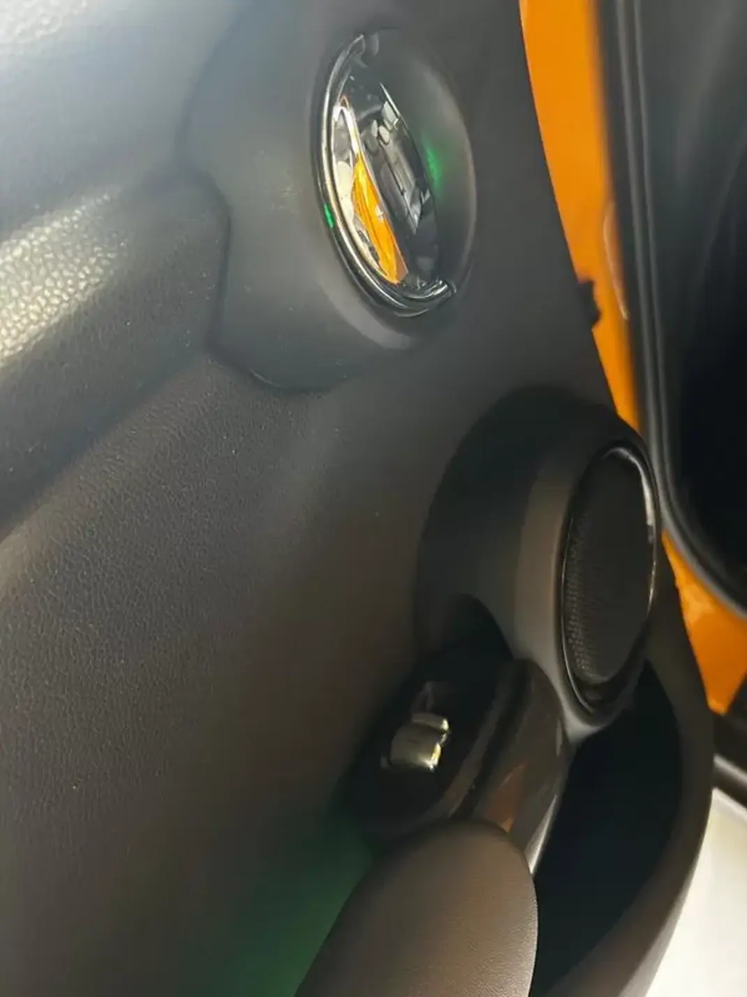 MINI 5 Portas 2016 - 13000 EUR, 203000 km - AUTO.MOTO.pt - 203000km - foto 26 de 27