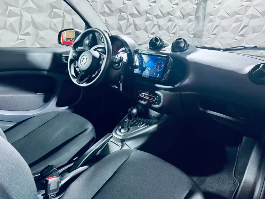Smart ForTwo Coupé 2021 - 12990 EUR, 18100 km - AUTO.MOTO.pt - 18100km - foto 18 de 27