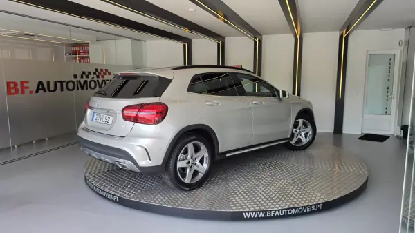 Mercedes-Benz GLA 180 2018 - 24900 EUR, 41570 km - 41570km - foto 16 de 52